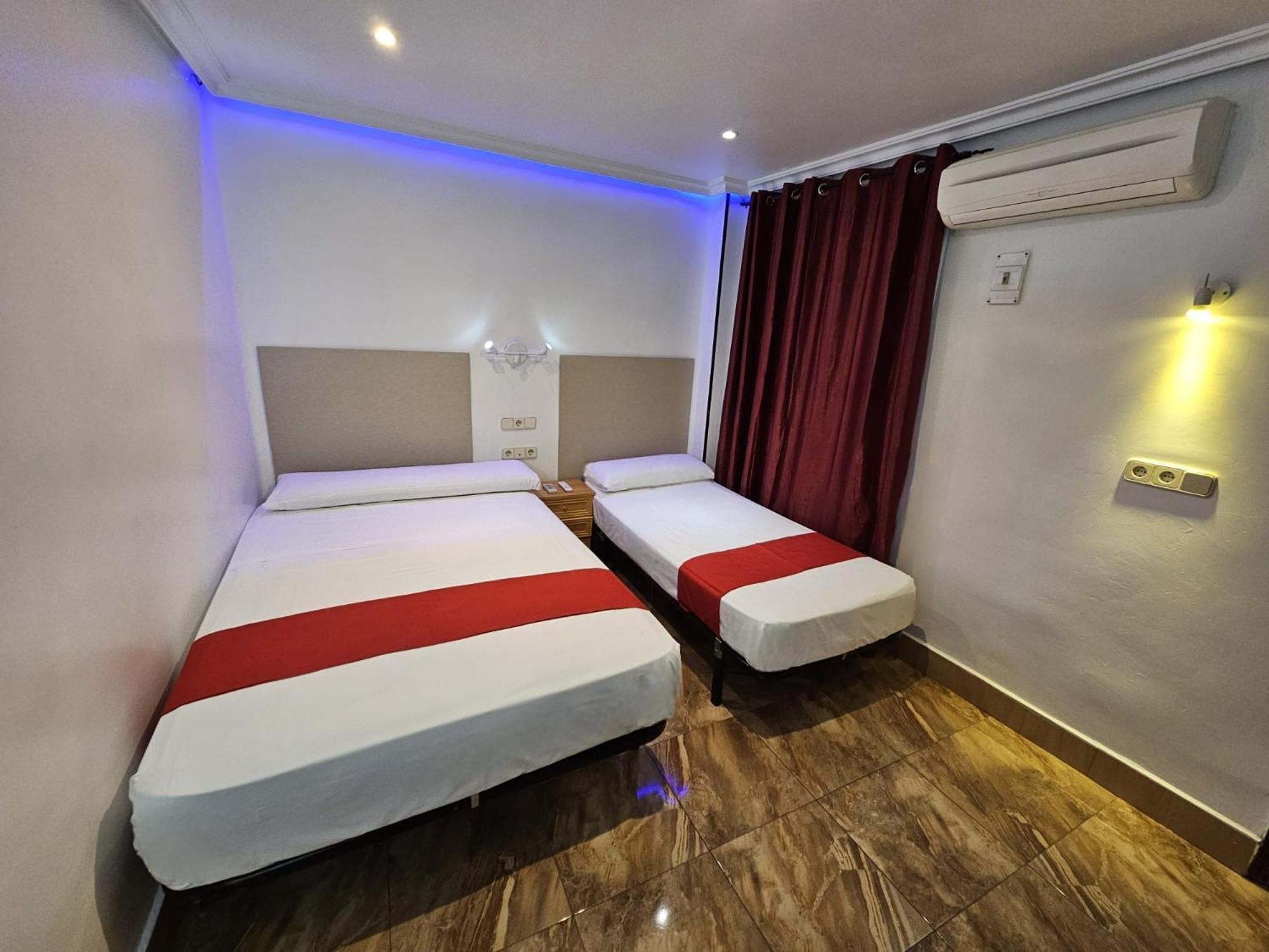 Hostal Las Vegas Мадрид Екстериор снимка