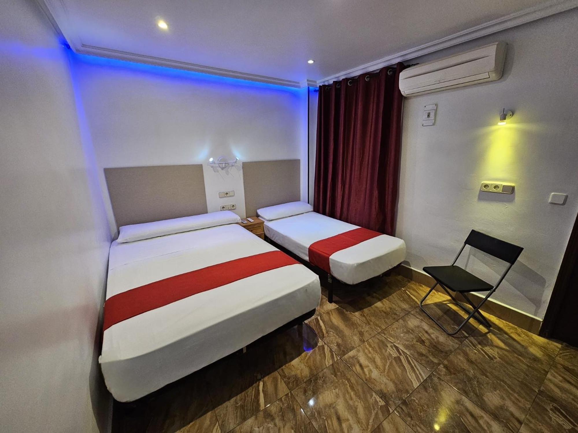 Hostal Las Vegas Мадрид Екстериор снимка