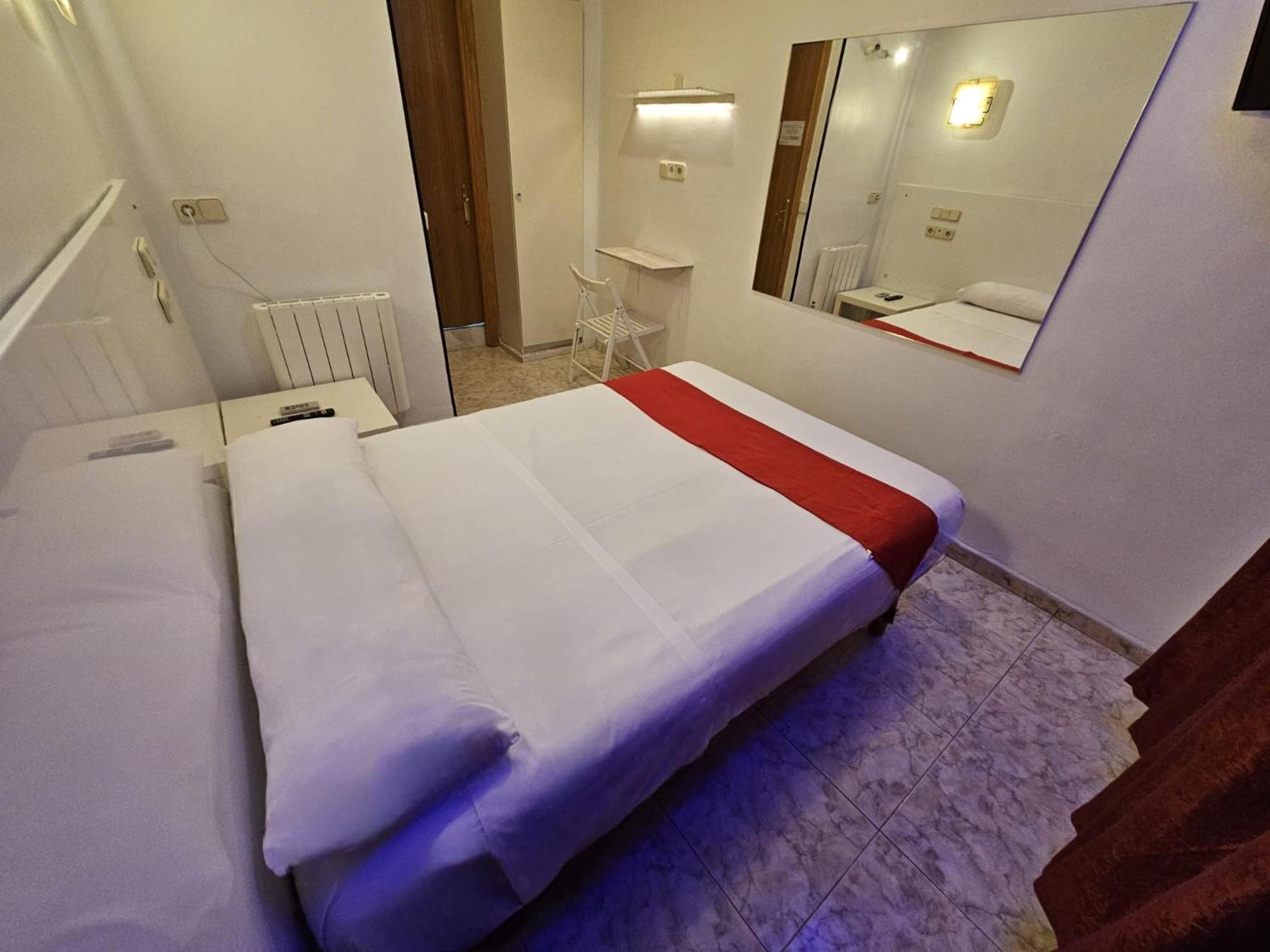 Hostal Las Vegas Мадрид Екстериор снимка
