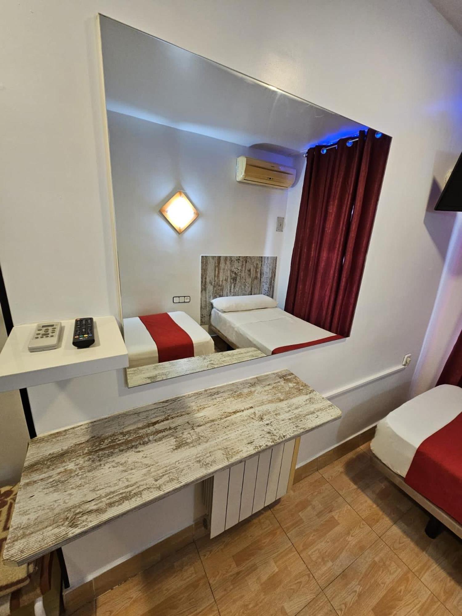 Hostal Las Vegas Мадрид Екстериор снимка