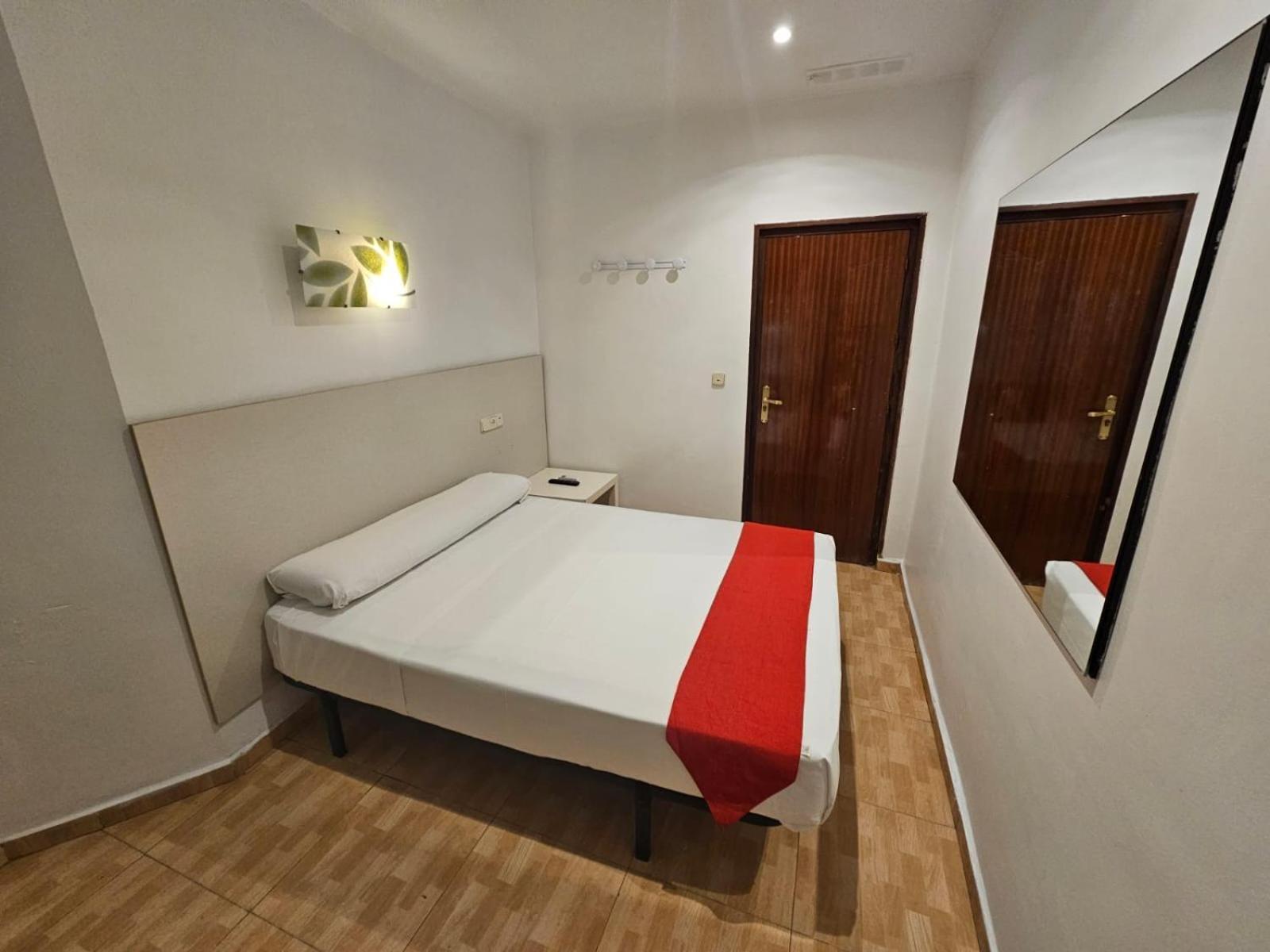 Hostal Las Vegas Мадрид Екстериор снимка