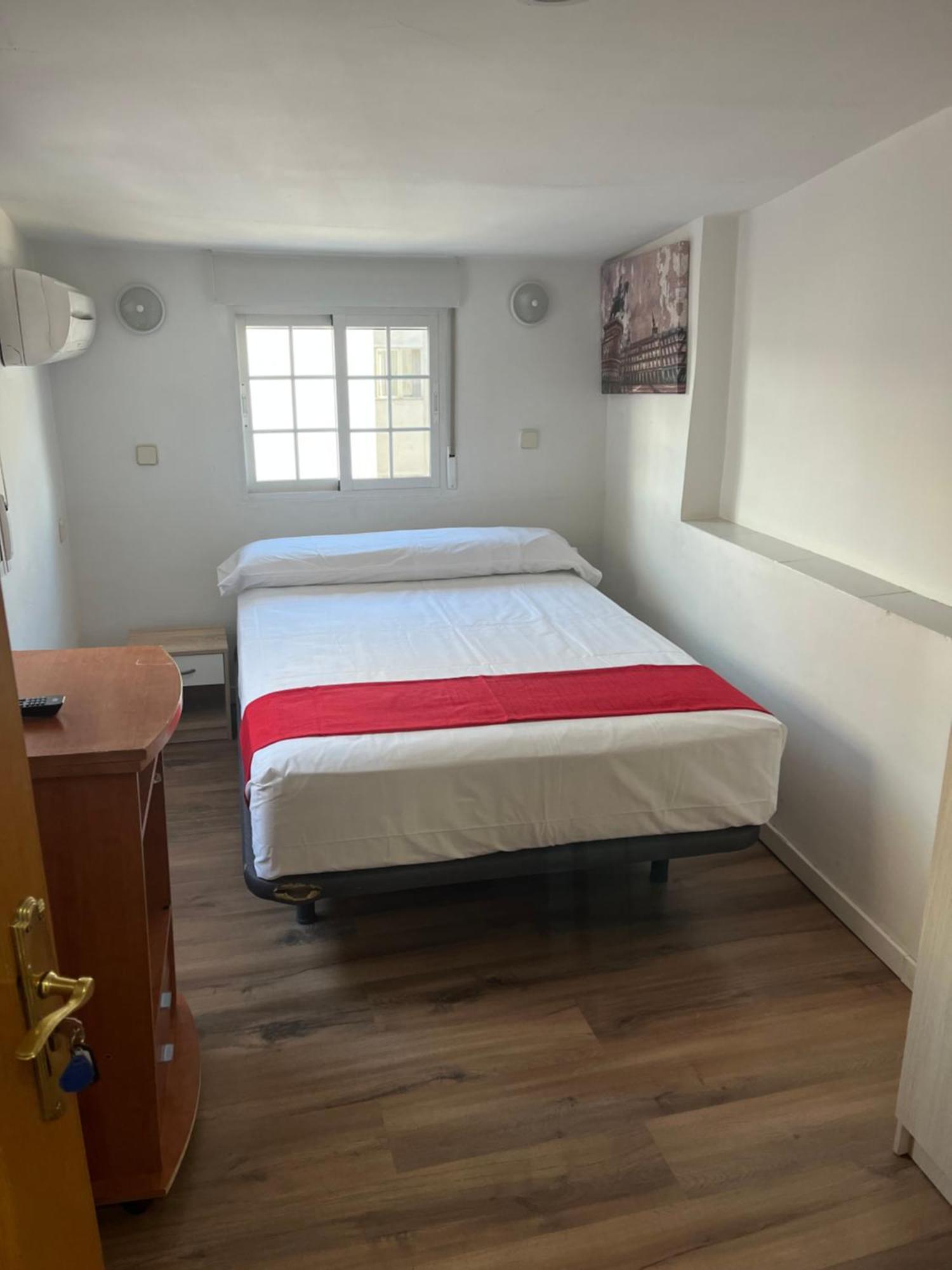 Hostal Las Vegas Мадрид Екстериор снимка