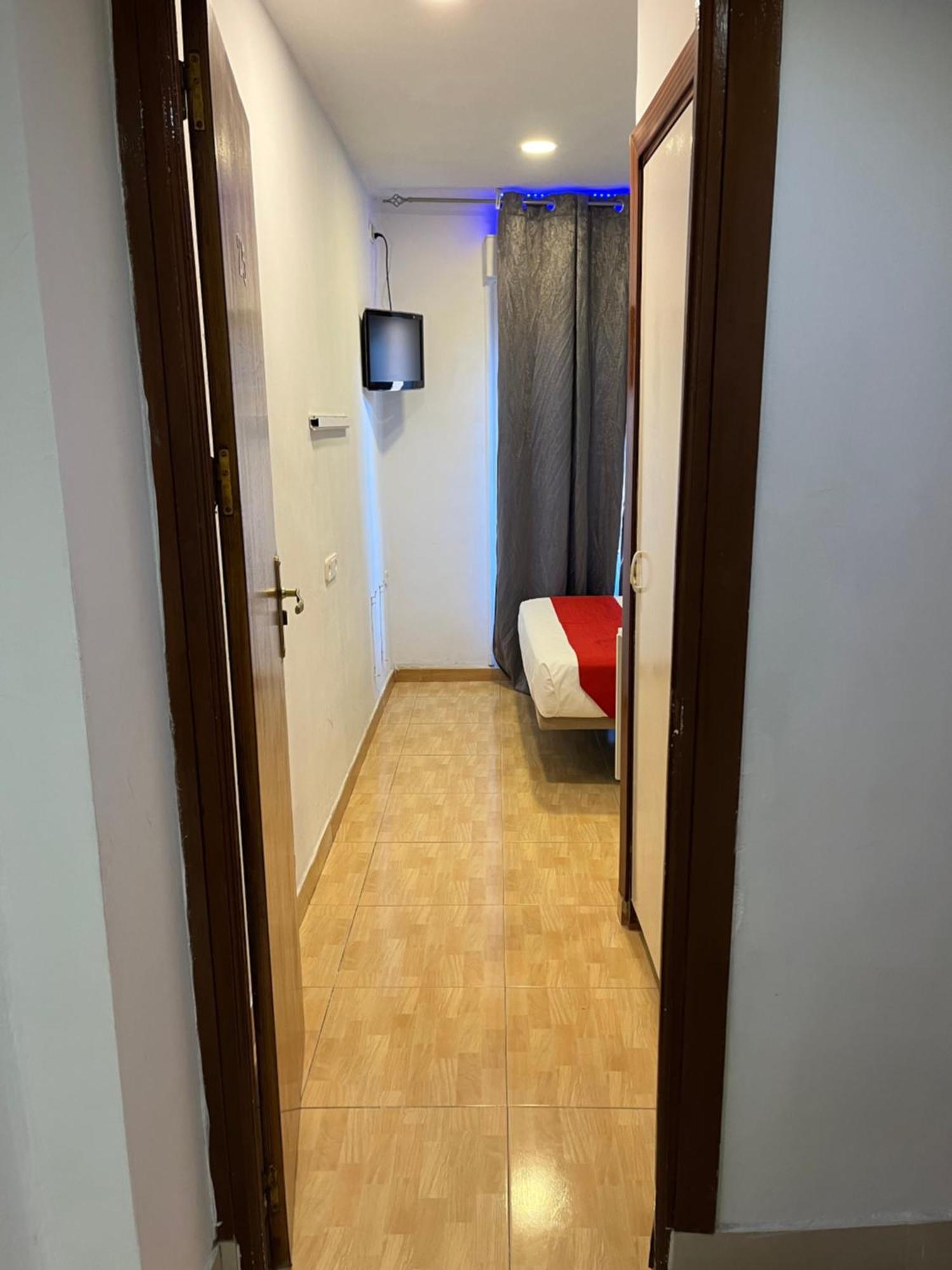 Hostal Las Vegas Мадрид Екстериор снимка