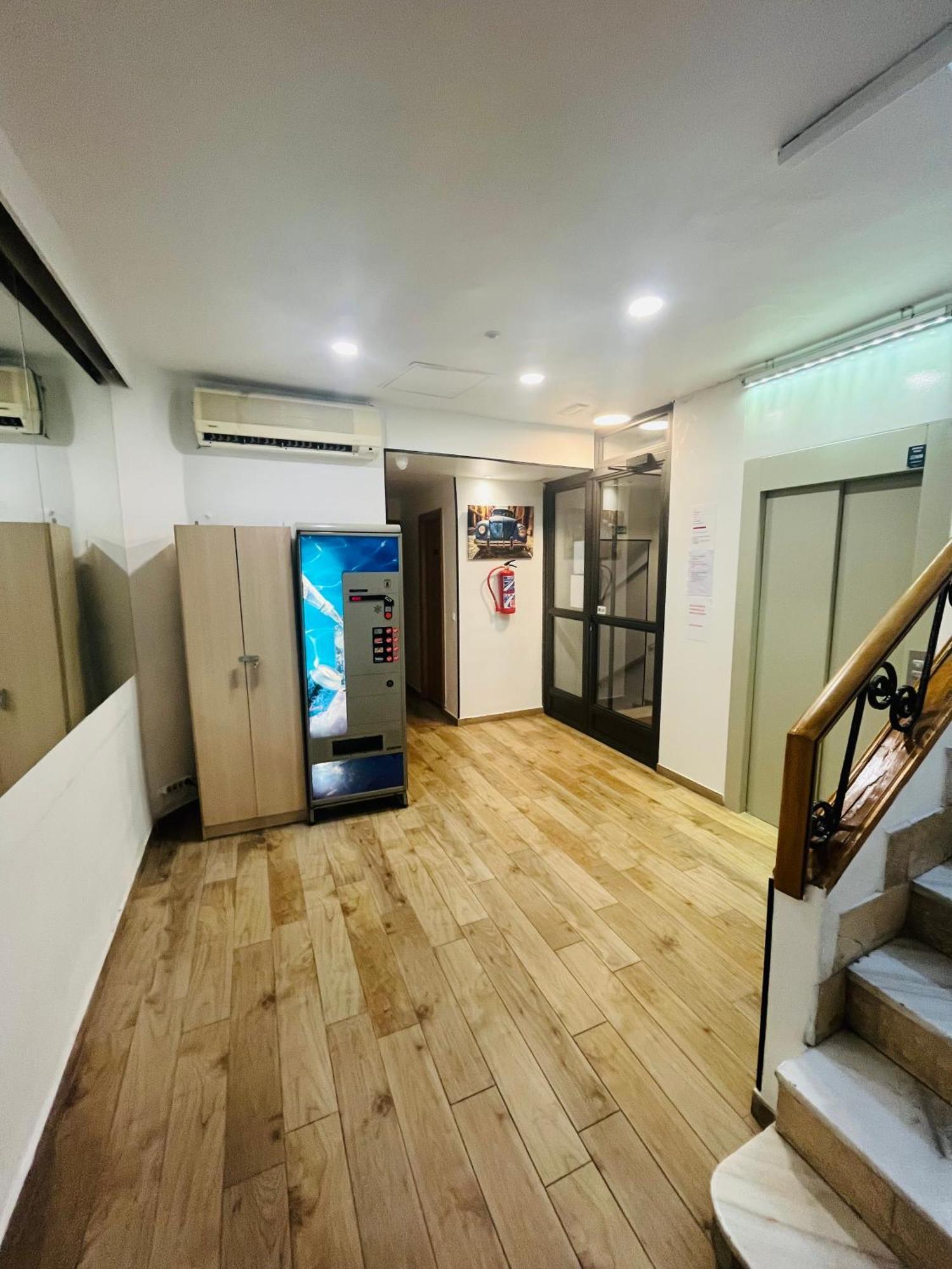 Hostal Las Vegas Мадрид Екстериор снимка